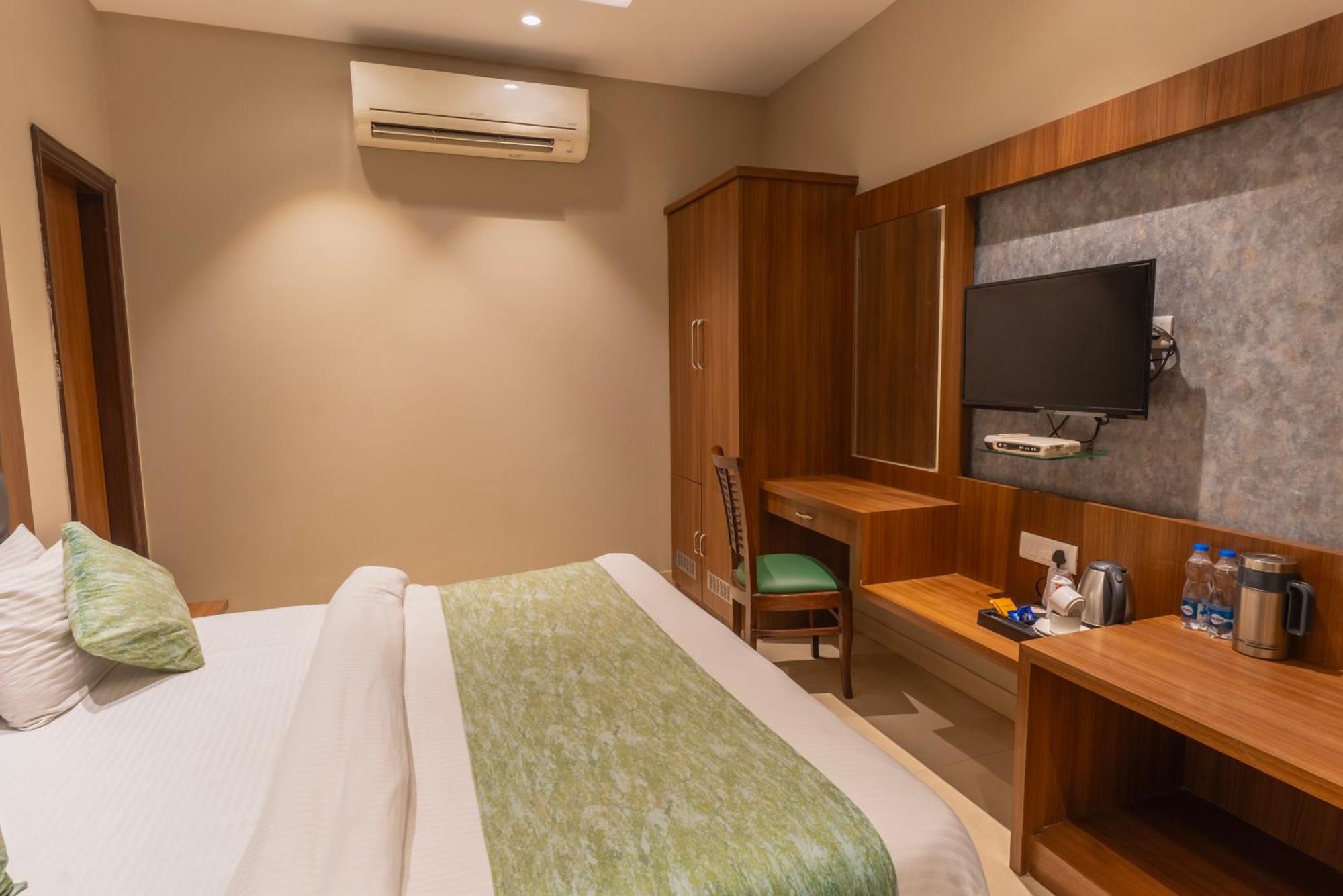 Hotel Amritsar International 2 Min Walk From Amritsar Bus Stand Kültér fotó