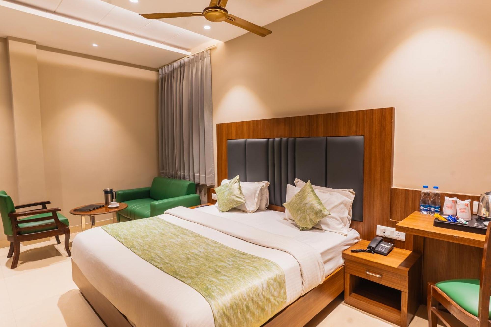 Hotel Amritsar International 2 Min Walk From Amritsar Bus Stand Kültér fotó