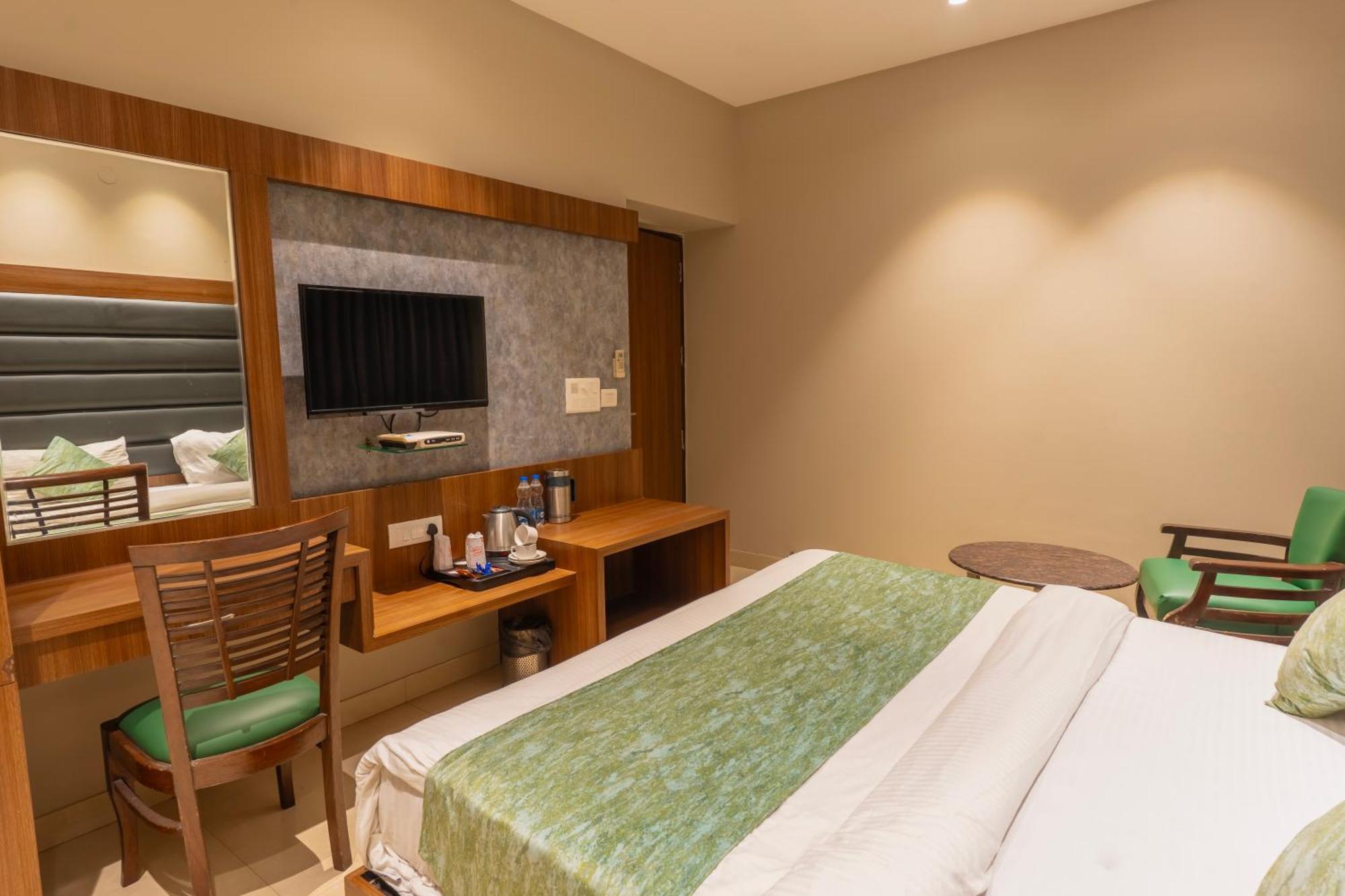 Hotel Amritsar International 2 Min Walk From Amritsar Bus Stand Kültér fotó
