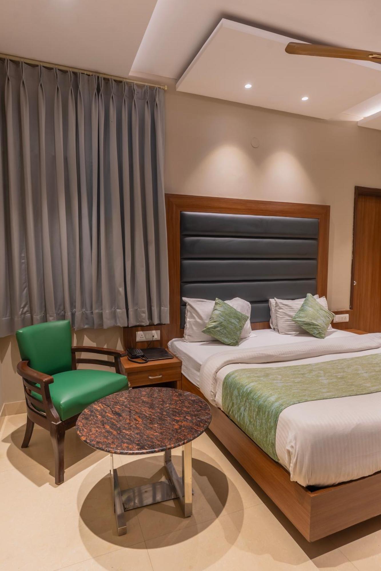 Hotel Amritsar International 2 Min Walk From Amritsar Bus Stand Kültér fotó