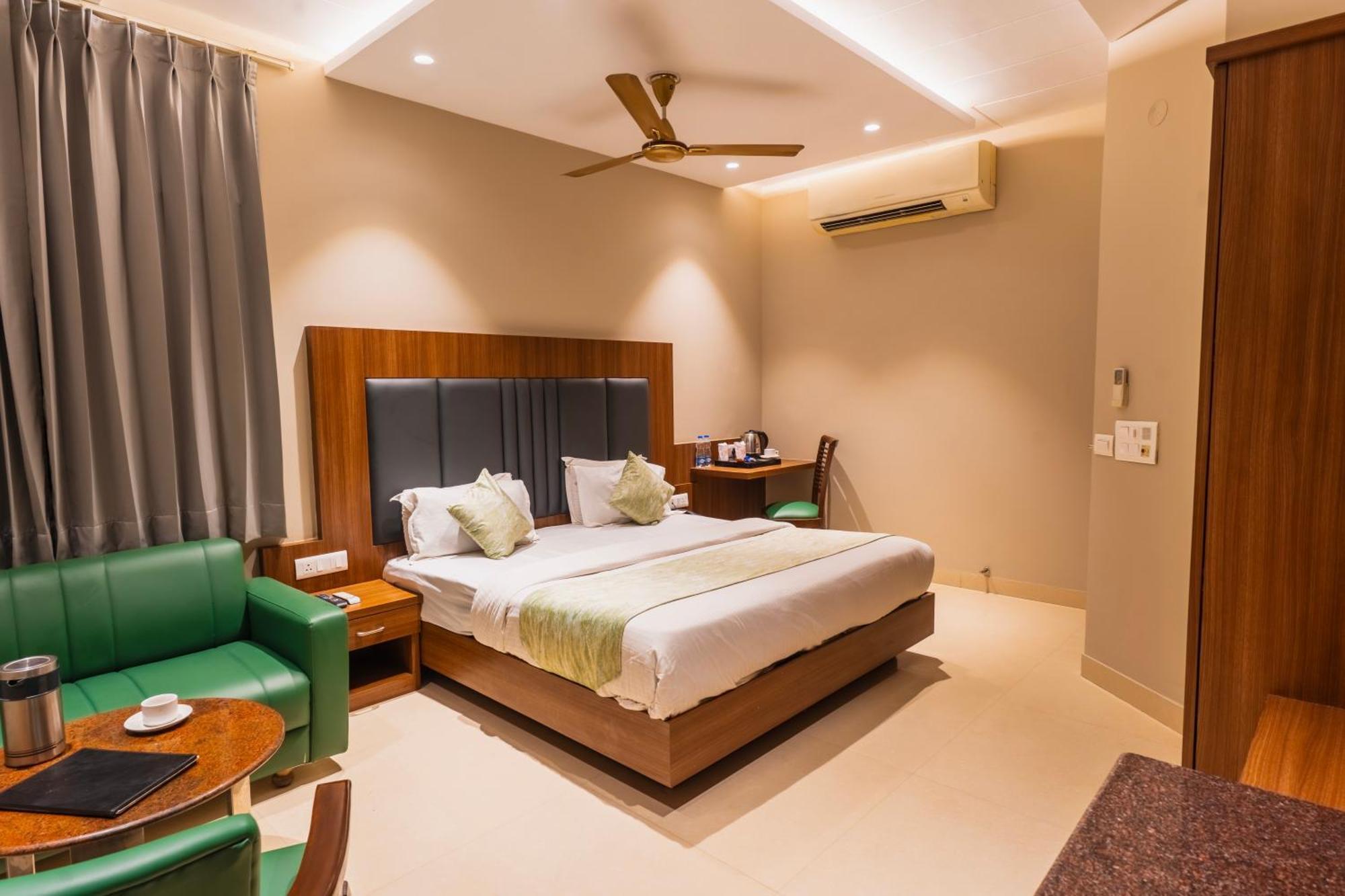 Hotel Amritsar International 2 Min Walk From Amritsar Bus Stand Kültér fotó