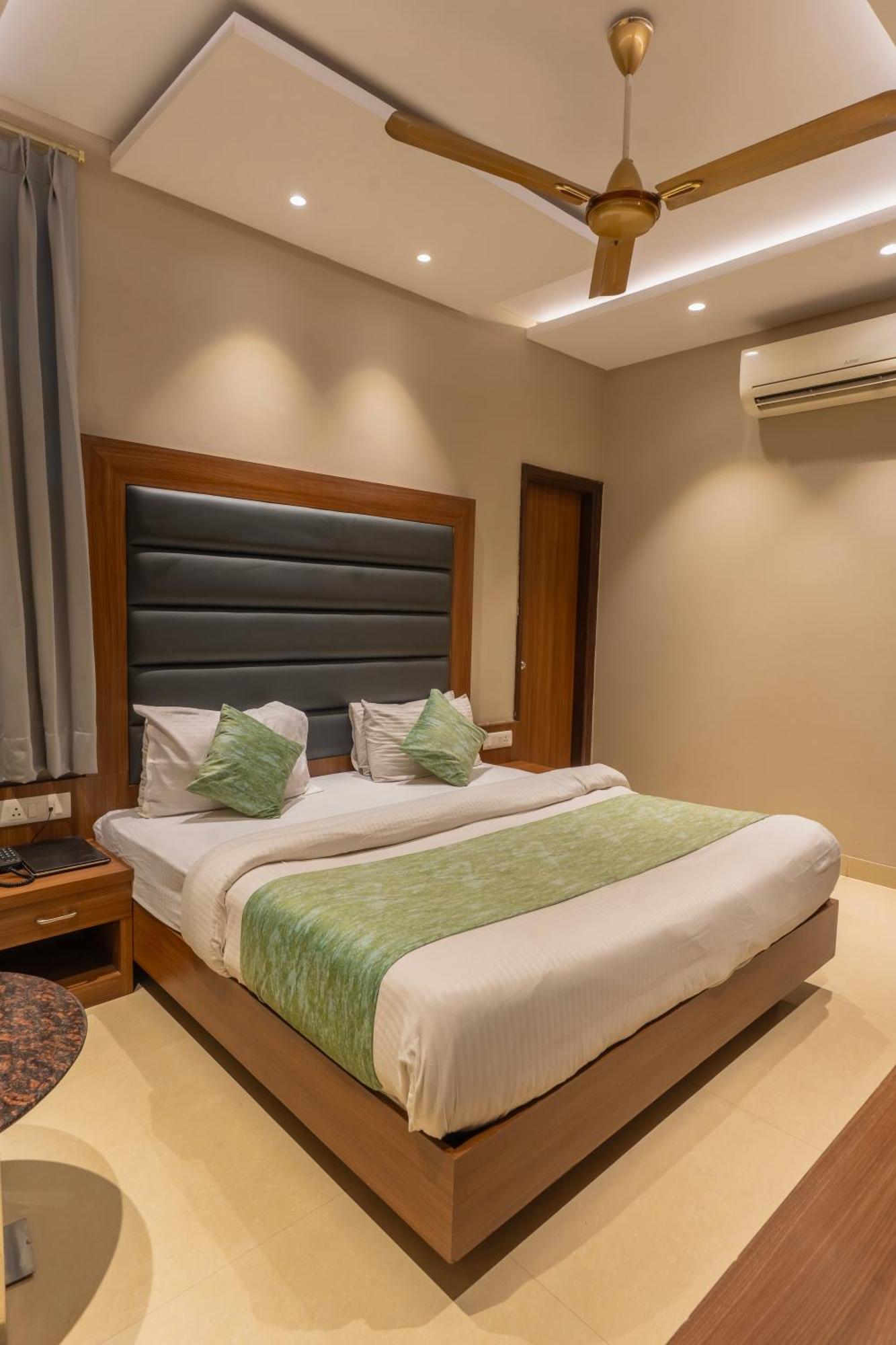 Hotel Amritsar International 2 Min Walk From Amritsar Bus Stand Kültér fotó