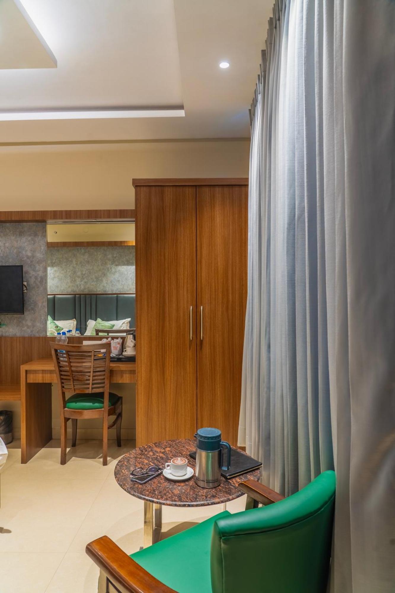 Hotel Amritsar International 2 Min Walk From Amritsar Bus Stand Kültér fotó