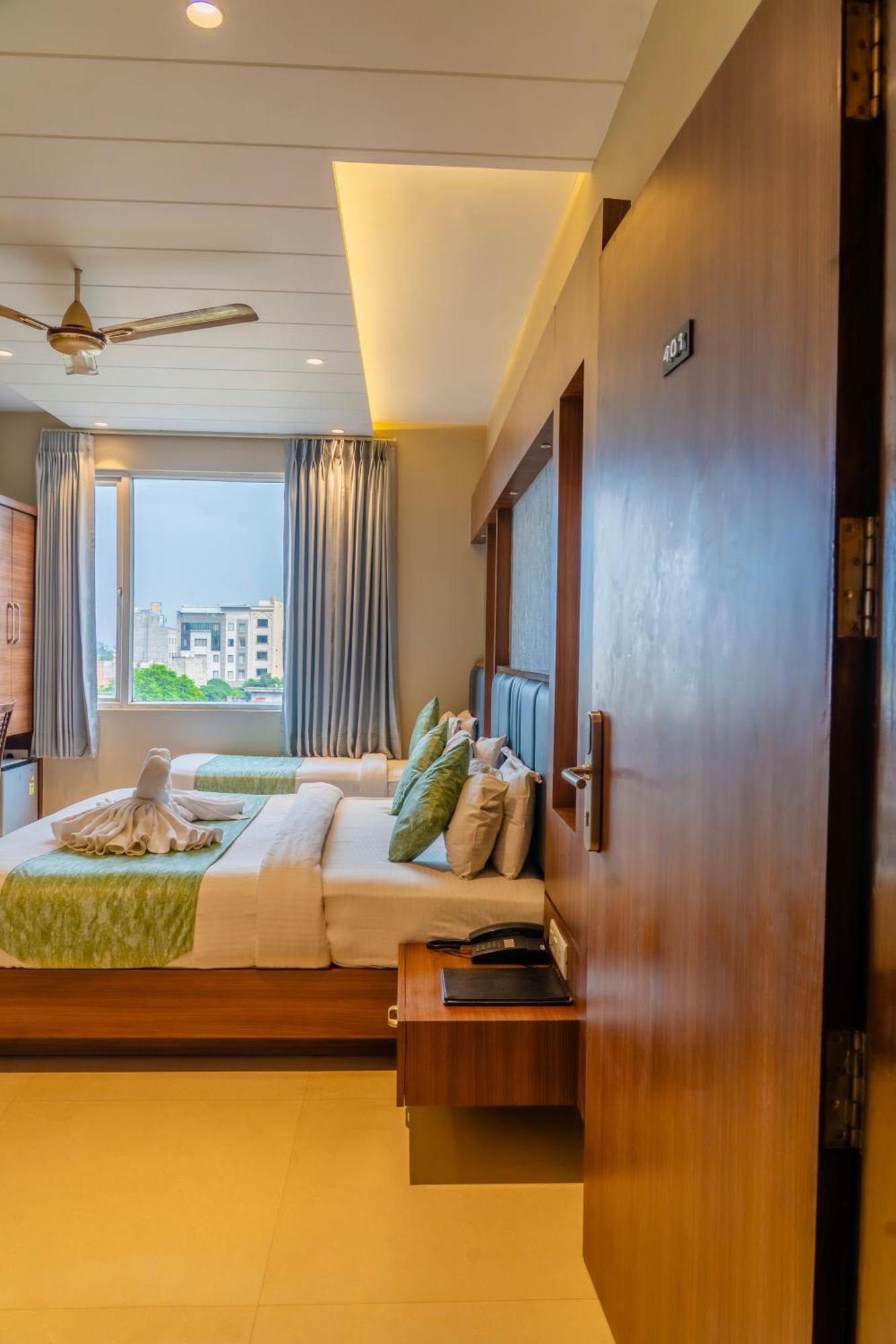 Hotel Amritsar International 2 Min Walk From Amritsar Bus Stand Kültér fotó