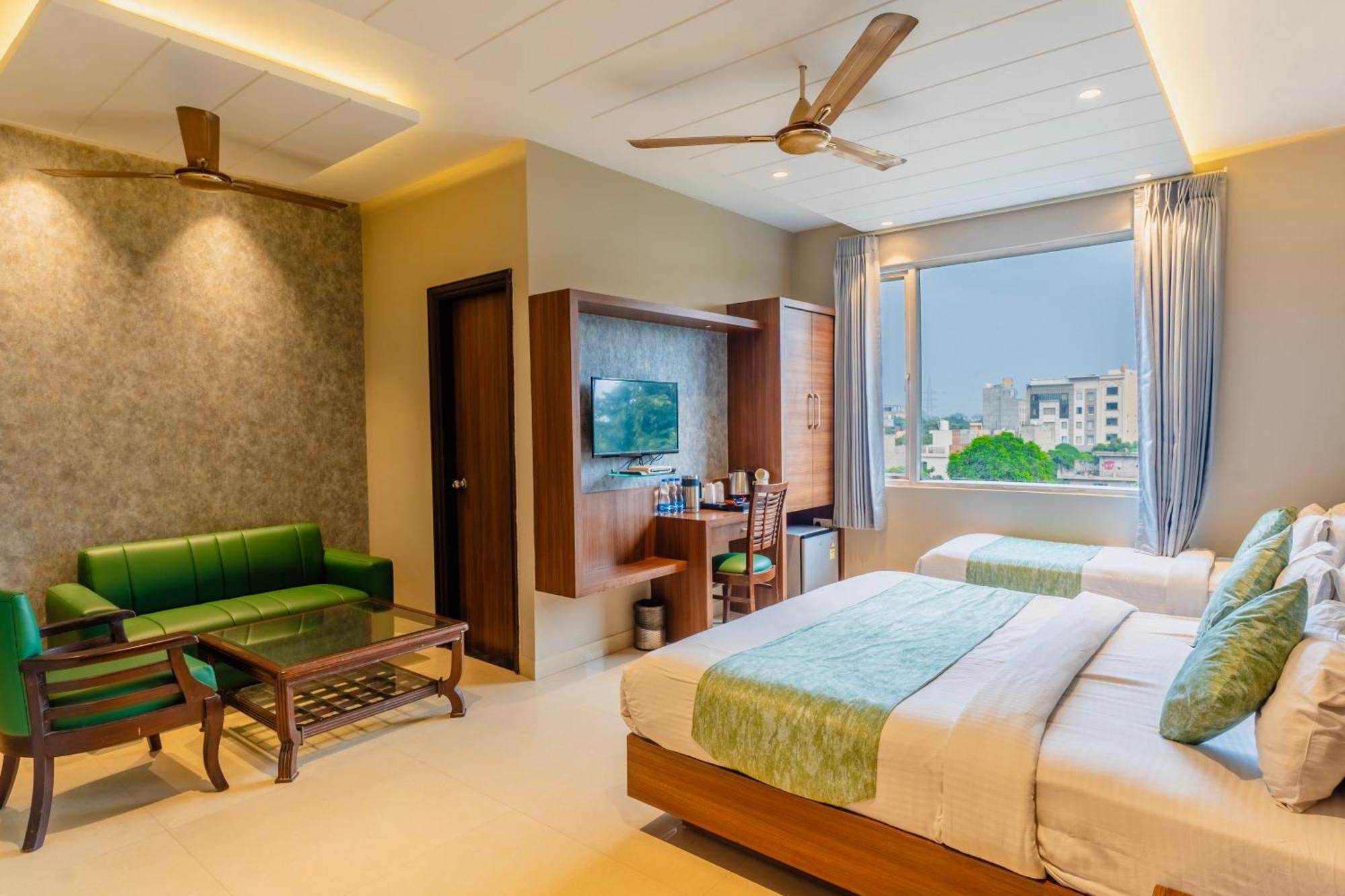 Hotel Amritsar International 2 Min Walk From Amritsar Bus Stand Kültér fotó